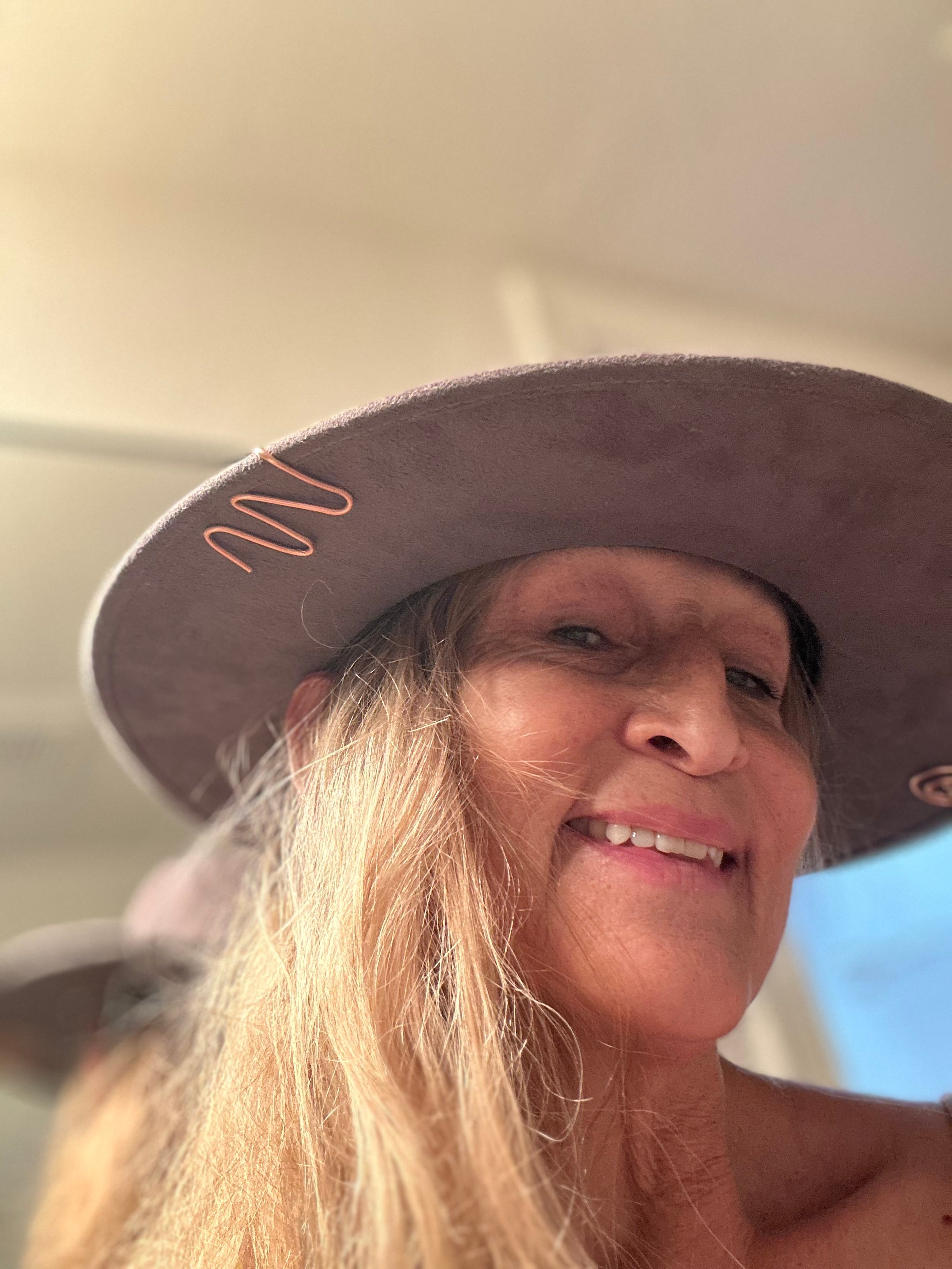 Brush stroke hat clip